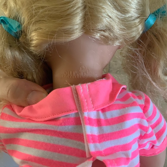 OUR GENERATION BATTAT DOLL 18” Inch Blonde Hair Green Eyes - Picture 6 of 10